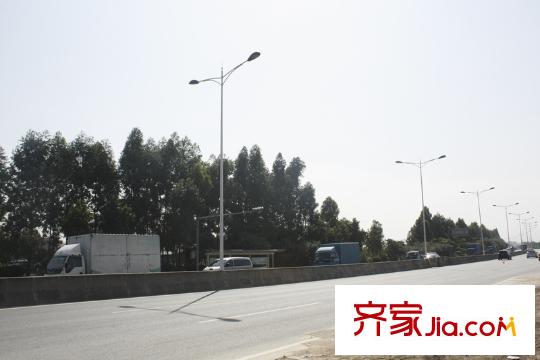 沿海翡翠灣別墅配套圖北走10米的馬路