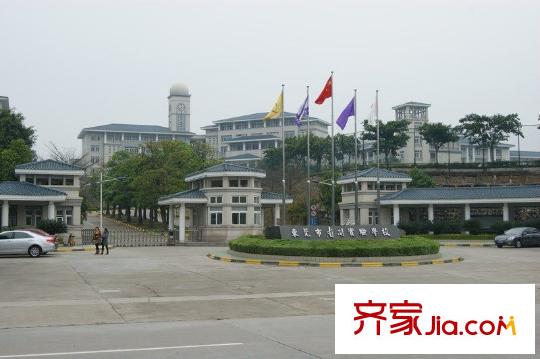 萬(wàn)科金色夢(mèng)想向北200米的南開學(xué)校