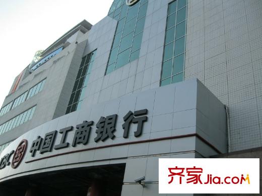 君御旗峰豪園北走約300米的工商銀行