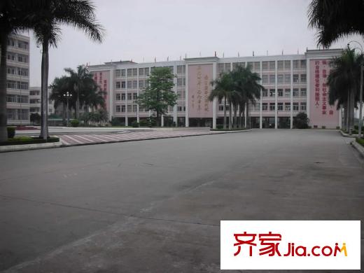 五福里向東800米的濟(jì)川中學(xué)