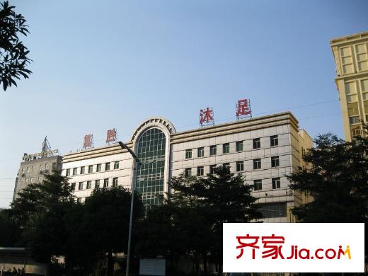 君御旗峰豪園南走約150米的酒店