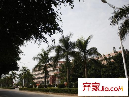 富盈加州陽光小區(qū)西側(cè)100的常平小學(xué)