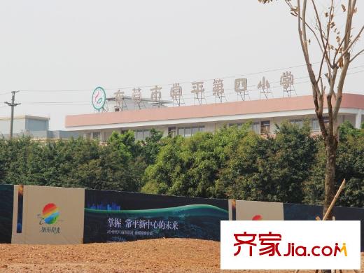 富盈加州陽光小區(qū)西側(cè)100的常平小學(xué)
