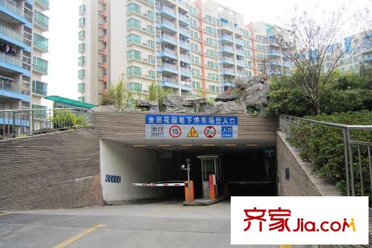 金田花園花域小區(qū)地下停車(chē)場(chǎng)