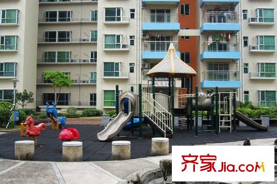 金田花園花域小區(qū)兒童游樂場