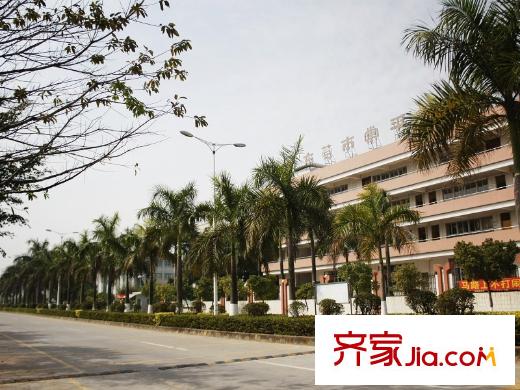 富盈加州陽光小區(qū)西側(cè)100的常平小學(xué)