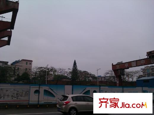 格蘭名筑對(duì)面100米的輕軌施工現(xiàn)場（2013-3-28）