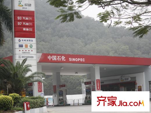 天驕御峰向南200米加油站