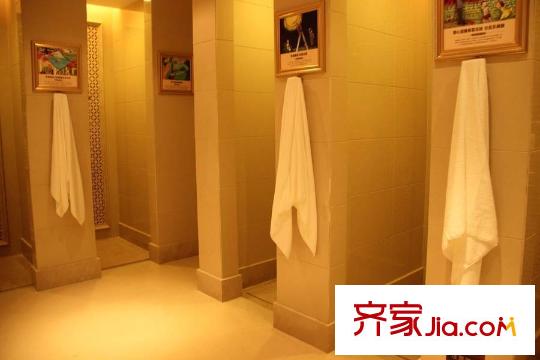 碧桂園翡翠山小區(qū)恒溫游泳池