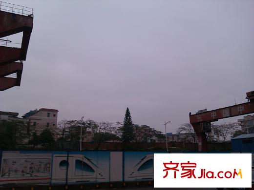 格蘭名筑對(duì)面100米的輕軌施工現(xiàn)場（2013-3-28）