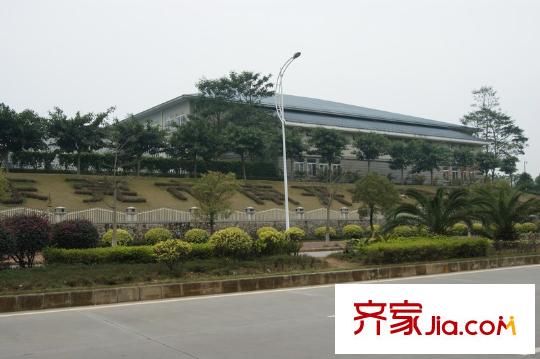萬科翡麗山向北200米的南開學(xué)校