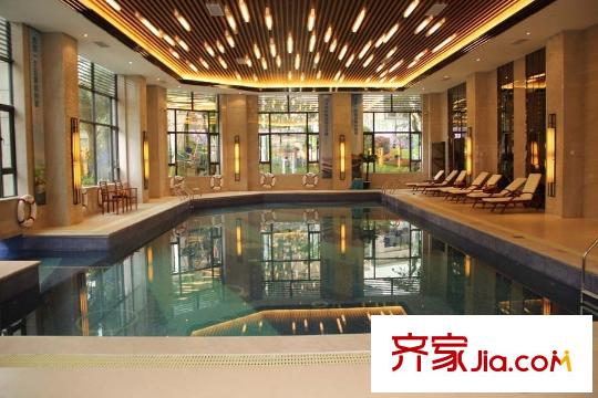 碧桂園翡翠山小區(qū)恒溫游泳池