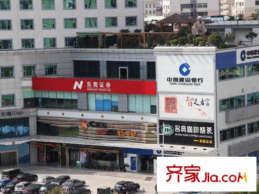 聯(lián)冠廣場(chǎng)馬路對(duì)面商業(yè)街