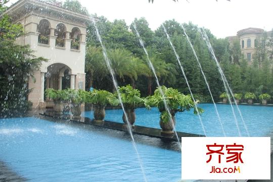 綠茵溫莎堡香堤項目游泳池（2015-9-18）
