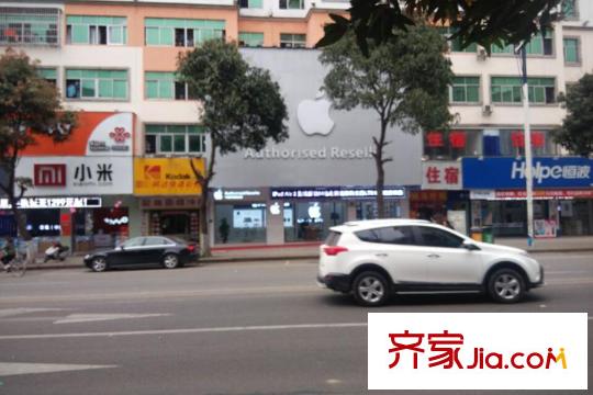盛和豪園小區(qū)右側(cè)50米商業(yè)街
