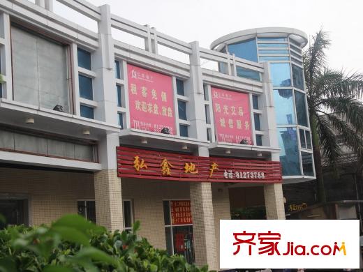 中央公館營(yíng)銷(xiāo)中心外側(cè)商鋪