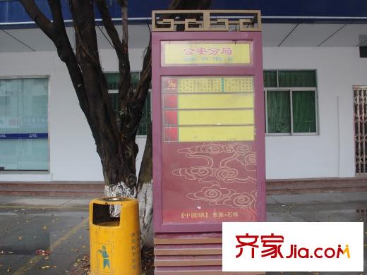 中央公館小區(qū)向北120米公交站