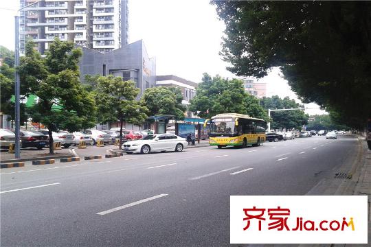 富通自在城項目對出馬路