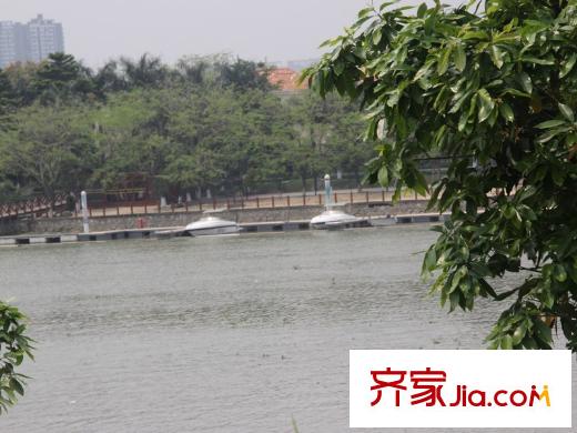 光大江與城公園湖