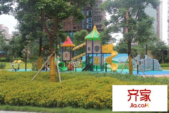 宏遠(yuǎn)康城假日娛樂設(shè)施側(cè)面全景圖（2015-7-27）