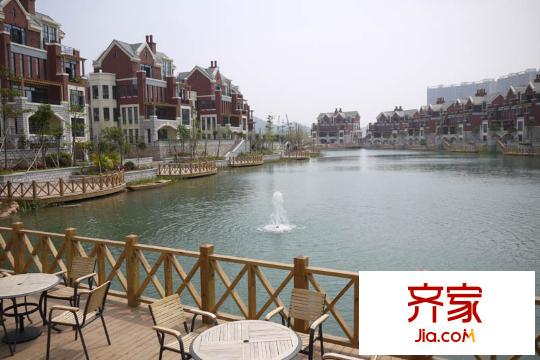 翡翠山小區(qū)湖畔實景2011-3-25