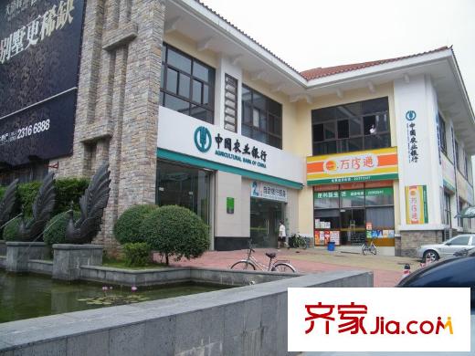 天驕峰景正門約向西20米配套農(nóng)業(yè)銀行