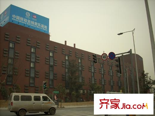 保利康橋項(xiàng)目旁東郊記憶公園