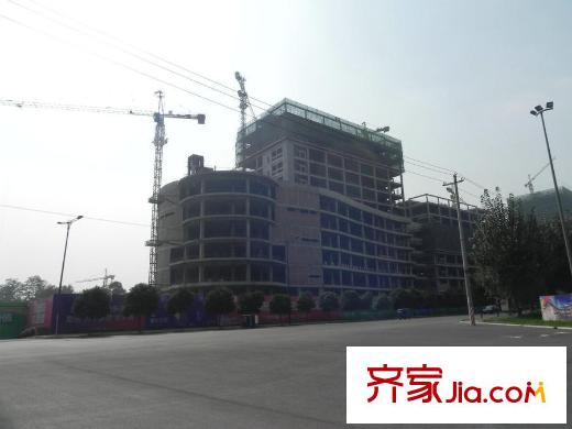 繽紛翡翠灣附近正在修建中的商業(yè)