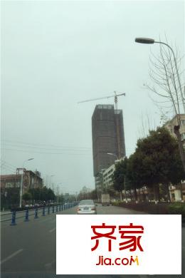 首席項(xiàng)目旁街道實(shí)景2015-3-30