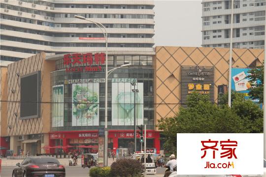 南城香山項(xiàng)目附近的樂天瑪特（2015-12-15）
