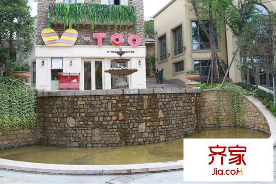 麓山國際社區(qū)云堤曦岸水池（2015-12-25）