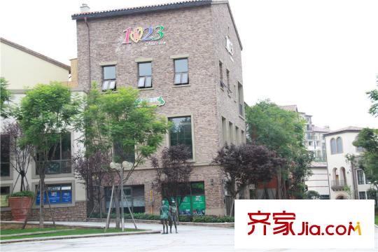 麓山國際社區(qū)云堤曦岸建筑