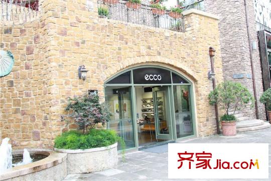 麓山國際社區(qū)云堤曦岸服裝店