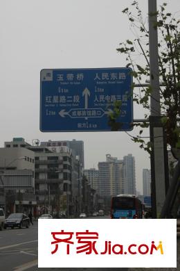 飛大壹號廣場解放路道路指示牌