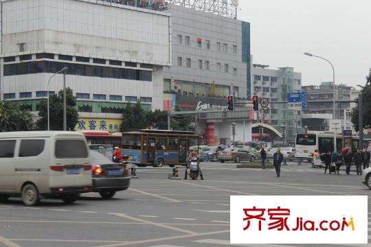 飛大壹號廣場國美電器以及便利店