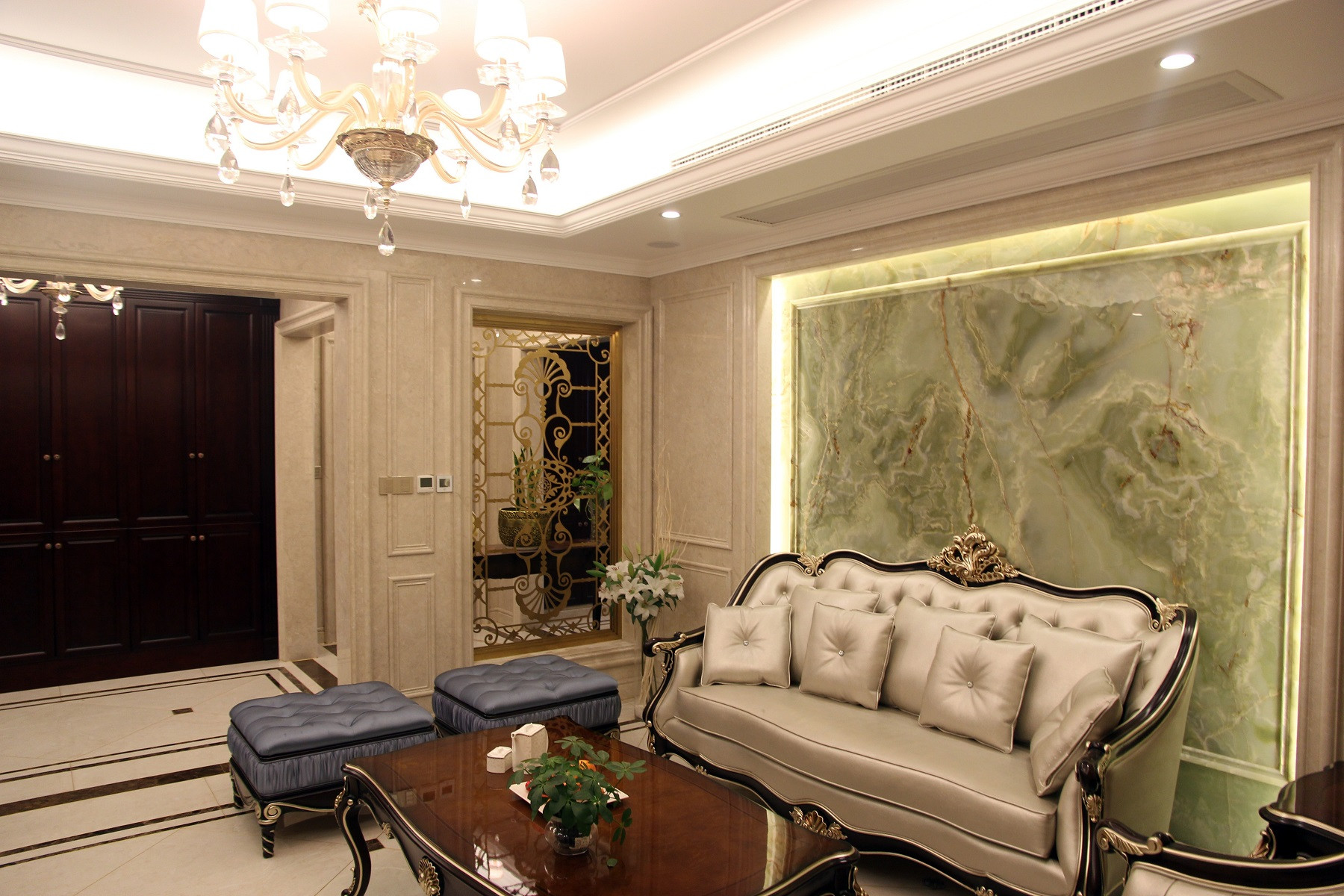 欧式风格,四房装修,豪华型装修,140平米以上装修,客厅,沙发背景墙,绿色