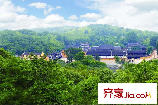 錦隆云山墅緊鄰項(xiàng)目的寶華山風(fēng)景區(qū)鳥(niǎo)瞰