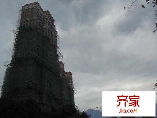 恒宇國(guó)際公園實(shí)景圖外立面即將脫落（20130926）