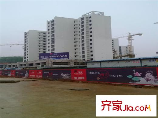 鳳凰水岸公館項(xiàng)目周邊馬路