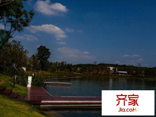 麓湖生態(tài)城瀾語溪岸外景圖