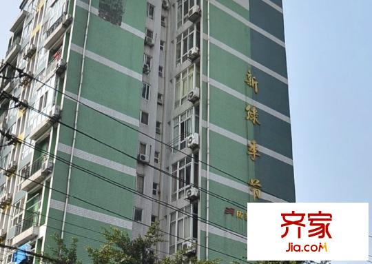 新綠季節(jié)外景圖