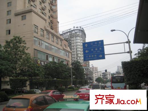 雙城配套圖附近的交通指示牌