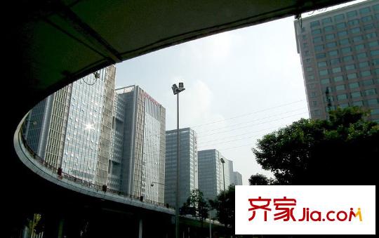 首航欣程項(xiàng)目旁的人南立交橋