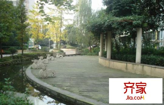 塞納河畔外景圖