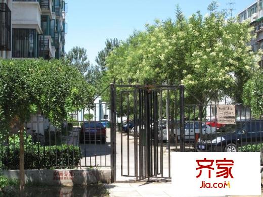 果园西小区外景图小区大门口