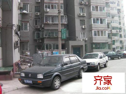 向军南里外景图小区街道