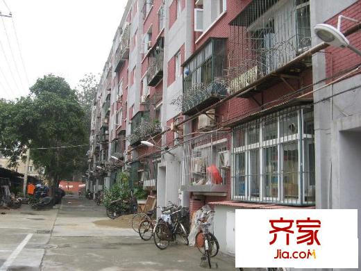 花园北路32号院外景图小区过道