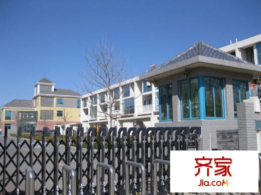 新景别墅外景图