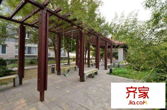 龍?jiān)乐尥饩皥D