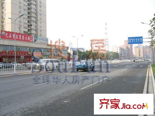 美丽经典园配套图售楼处前的玲珑路